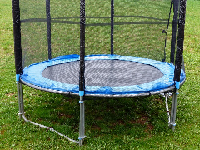 Z velké trampolíny ochrannou síť nesundávejte